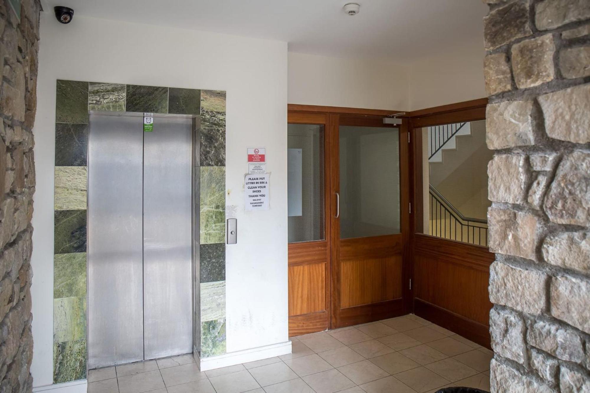5 Courthouse Square Clifden Apartment ภายนอก รูปภาพ